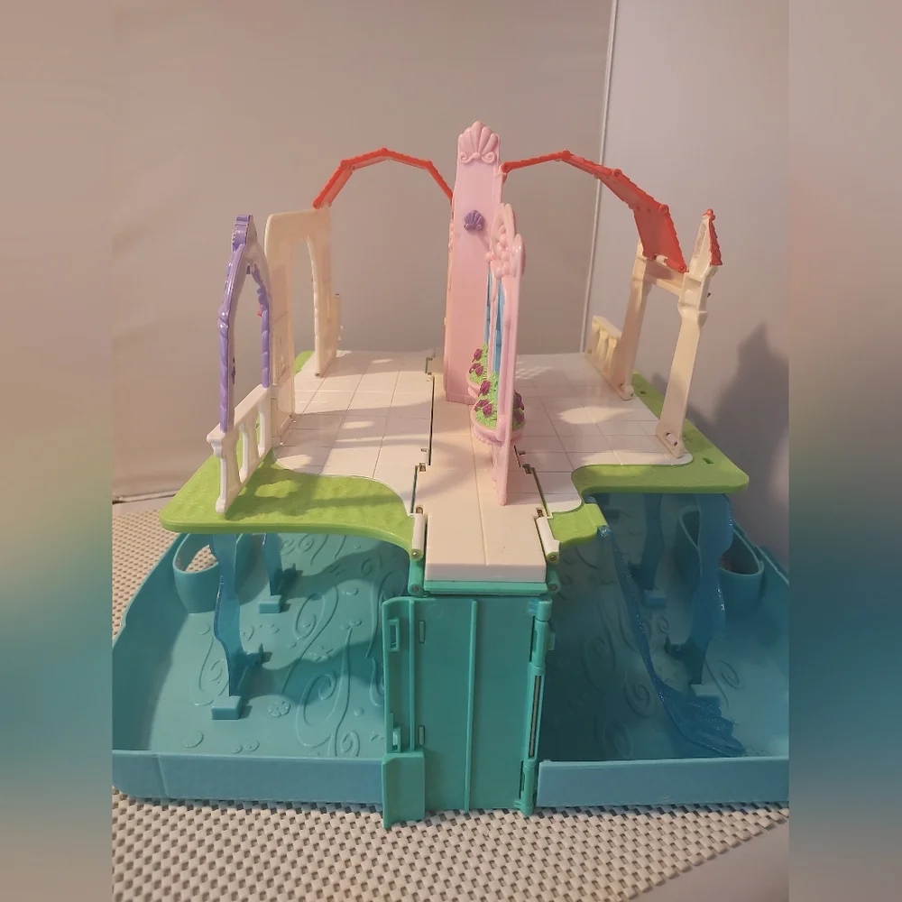 Disney Little Mermaid Underwater Castle Pop Up Pack And Go Toy Gently Used